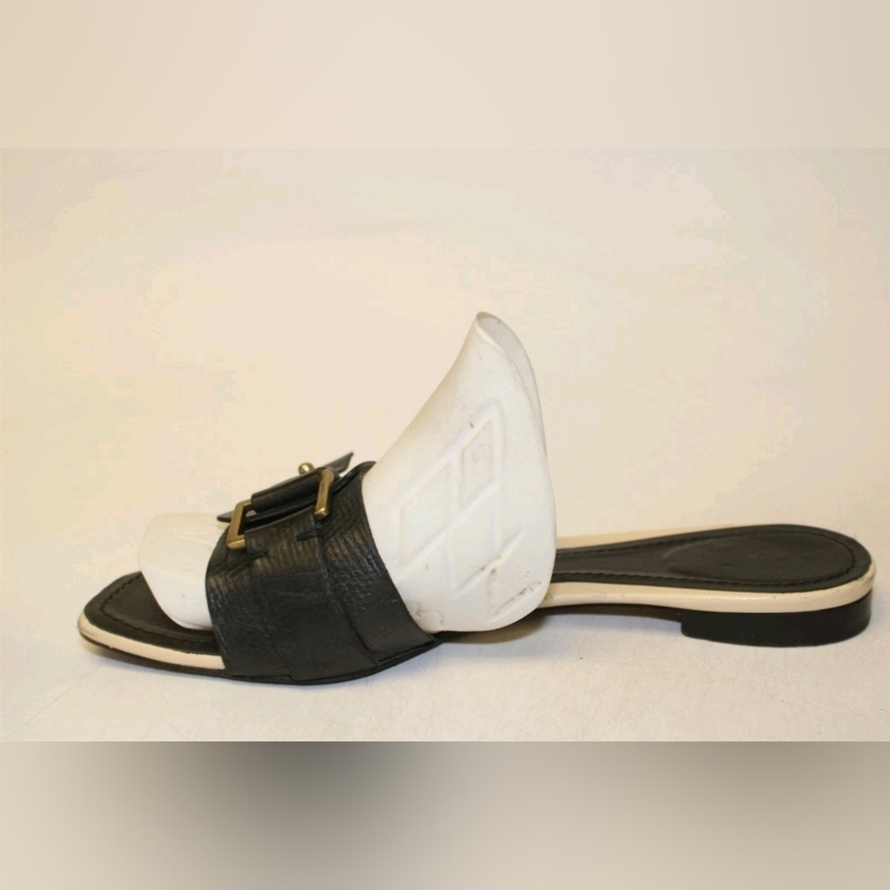 Gucci Slides Womens Size 8.5 B Embossed Leather Buckle Sandals Italy Shoes - Picture 7 of 16